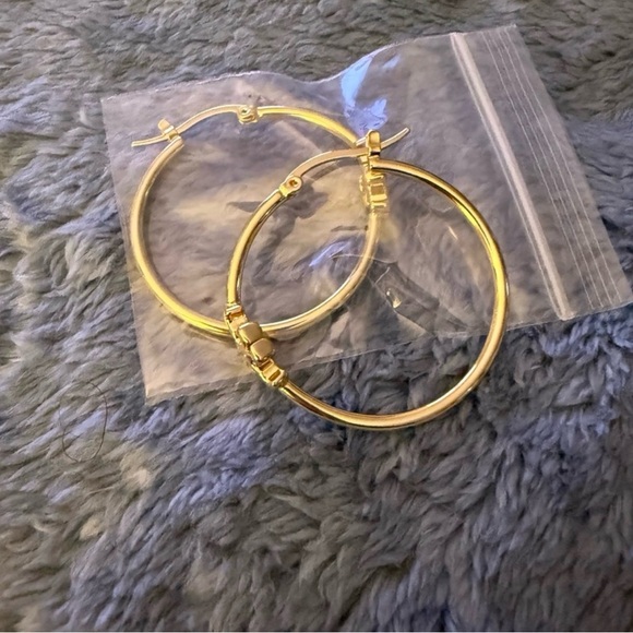 Tory Burch Gold Tone Earrings. - Picture 3 of 4